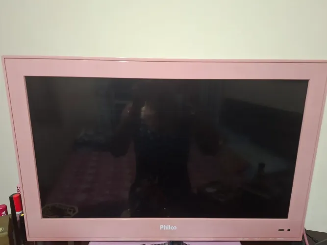 VENDO TV 32 POLEGAS PHILCO (rosa)