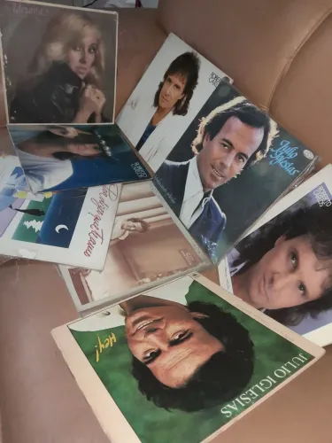 Coleção Julio Iglesias , Roberto Carlos, Adriana e Românticas