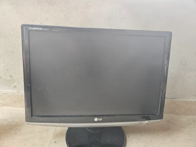Monitor LG 19