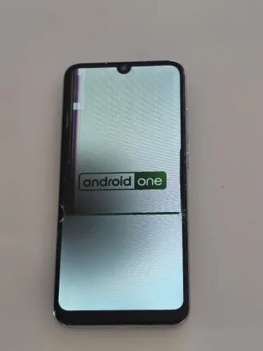 Celular Xiaomi Mi A3 tela quebrada