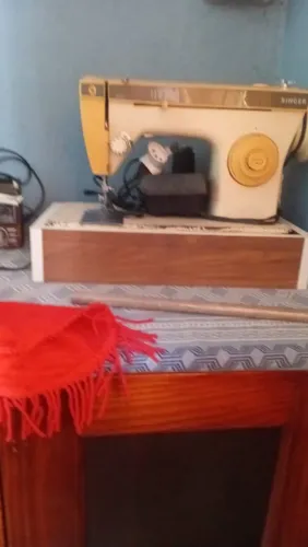 Vende-se essa máquina de costura por 250 reais