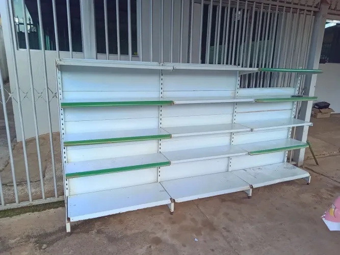 Prateleiras de mercado pra vender logo 