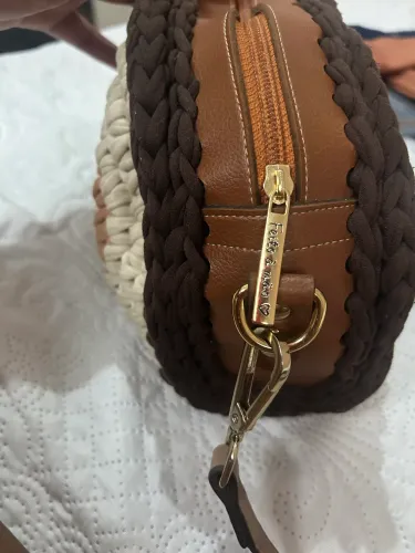 Bolsa de crochê manual 