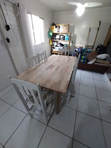 Mesa com 6 cadeiras