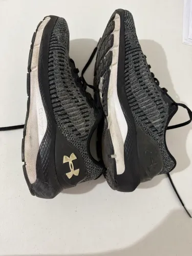 Tênis Under Armour Charged Skyline 2
