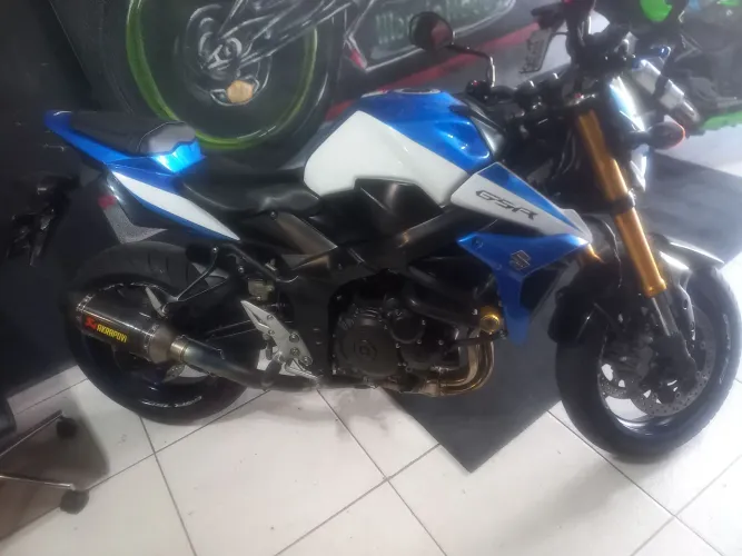 Suzuki Gsr750
