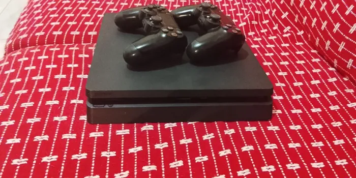 PLAYSTATION 4 R$: 1.700,00 - único dono entregamos região de presidente prudente 