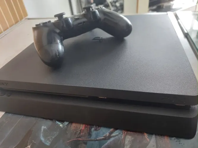 Ps4 slim hd 1 terá