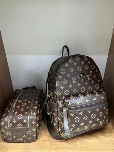Kit Mochila e Necessaire Monograma Louis Vuitton Confecção Premium