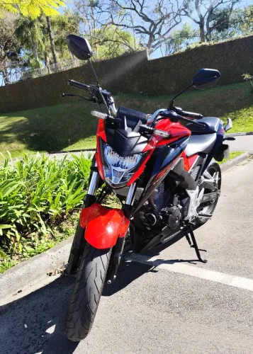 Honda CB 300F 2024 - Vermelha 