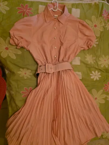 Vestido rosa com cinto
