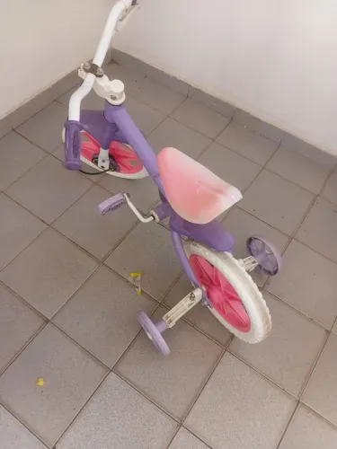 Bicicleta infantil pra menina de 02 a 4 anos atrás