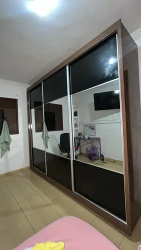 GUARDA ROUPA SEMINOVO