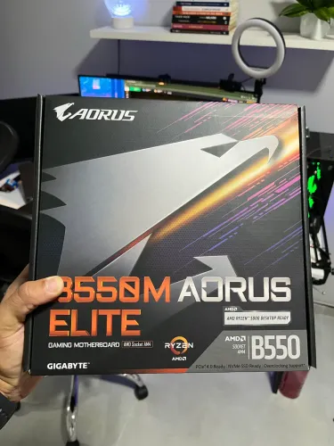 Placa-Mãe Gigabyte B550M Aorus Elite Rev. 1.3, AMD AM4, Micro ATX, DDR4, Preto
