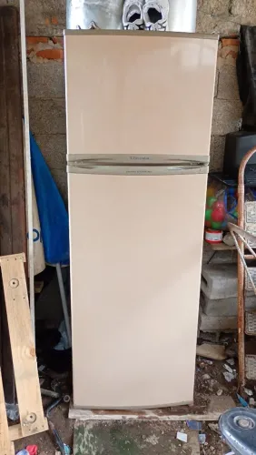 Vendo uma geladeira