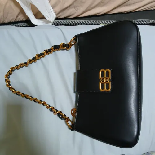 Bolsa preta com alça