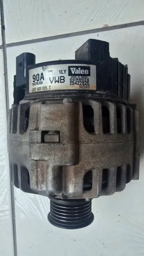 alternador automotivo Valeo de 90A (14V)