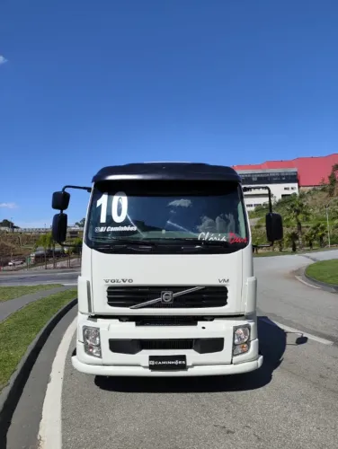 VOLVO VM 260 CHASSIS 9 METROS