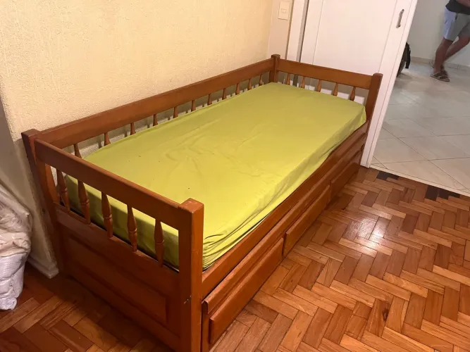 Bicama de Madeira Maciça + Colchões