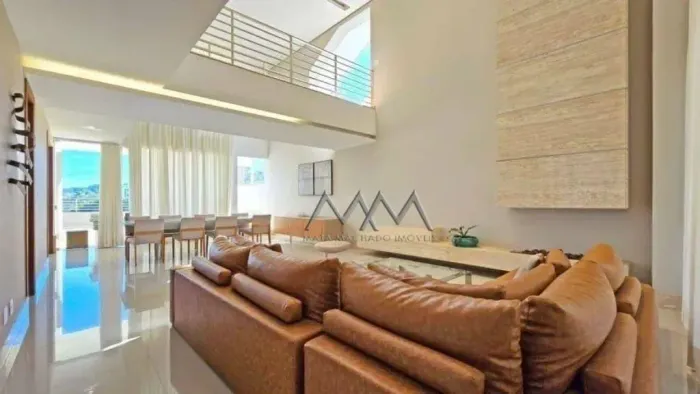 Casa à Venda no Condomínio Vila Castela com 4 Suítes- 750m²