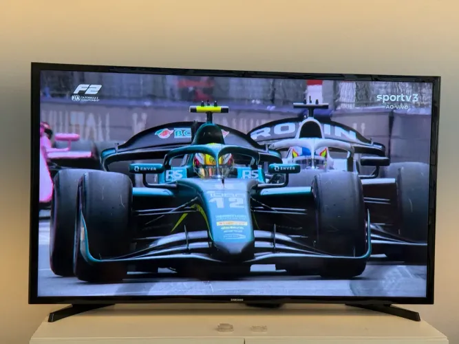 Smart TV LED 43" Samsung Full HD - Estado de Nova (Pouco Uso)