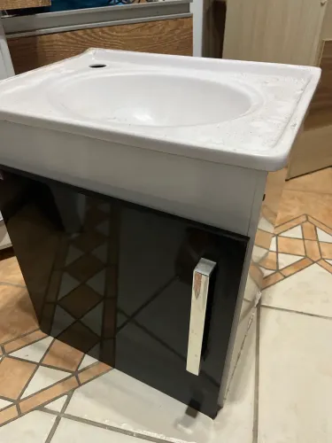 Gabinete de banheiro com espelho