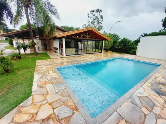 Casa térrea de 372m² com 03 suítes para venda e locação em condomínio - Quinta da Boa Vist