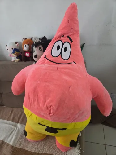 Ursos gigante Patrick e pokémon.
