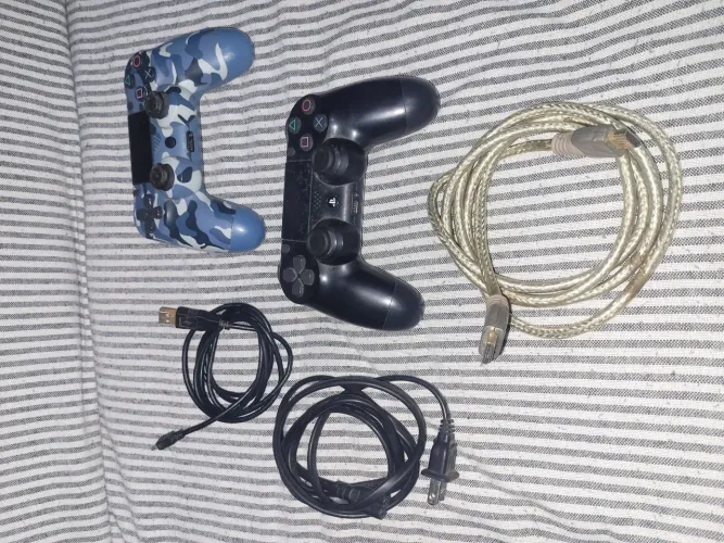 Playstation 4 PS4 Slim 1TB + controles e jogos