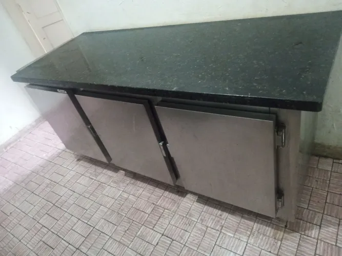FREZZER 3 PORTAS COM TAMPA DE GRANITO