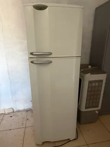 Geladeira Eletrolux Duplex super conservada funcionando perfeitamente