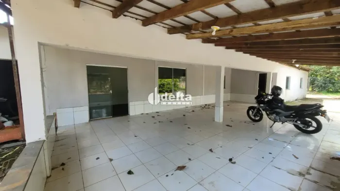 Casa residencial com 5 quartos disponível para locação no bairro Panorama em Uberlândia-MG