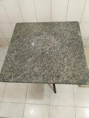 VENDO MESA DE GRANITO 0,75 X 0,75