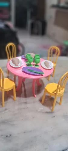 Brinquedos! mesa e cadeirinhas