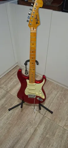 Guitarra stratocaster tagima