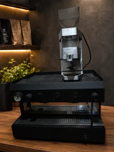 Cafeteira profissional dois grupos + moedor