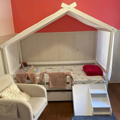 Bicama Casatema c/ casinha, escada/escorregador e grade de proteção + cortina