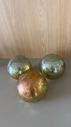 Esfera de vidro craquelada