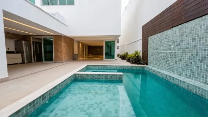 Casa espetacular no Residencial Renaissance, 5 dormitórios, 6 vagas, 3 vagas cobertas