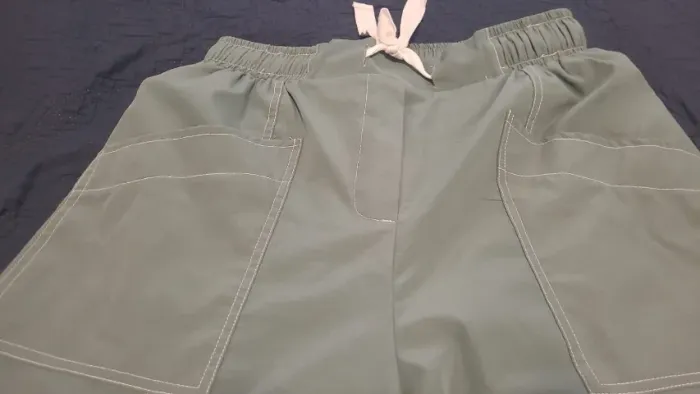 Calça cargo feminina verde  larga, urbana, hip hop, jogger, com cordão tam m