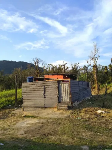 VENDE-SE TERRENO COM CASA NA PRAIA DE MONGAGUÁ