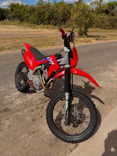 Crf 250 com muitos Acessórios e Super Conservada