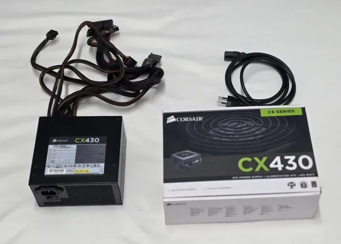 Fonte PFC Ativo Corsair 430 W CX430 com cabo de força