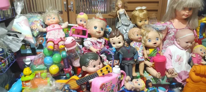 lote de brinquedos bonecas e carrinhos