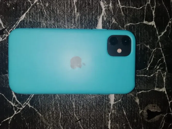 Vendo dois celulares, iPhone 11 e um a10