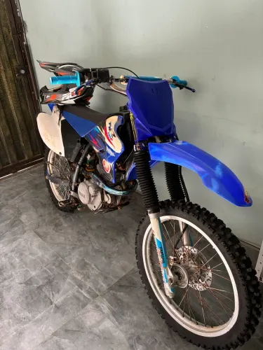 Moto de trilha com NF