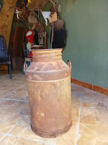 Galão de leite antigo 