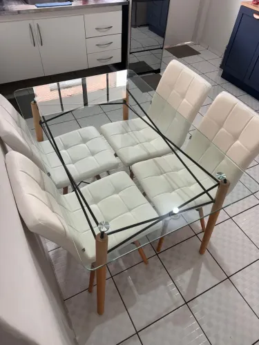 Conjunto Mesa Eiffel com 4 Cadeiras