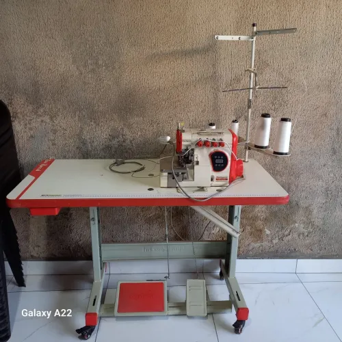 Vende-se 3 máquinas de costura.