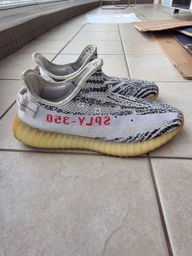 Yeezy Boost 350 v2 Zebra